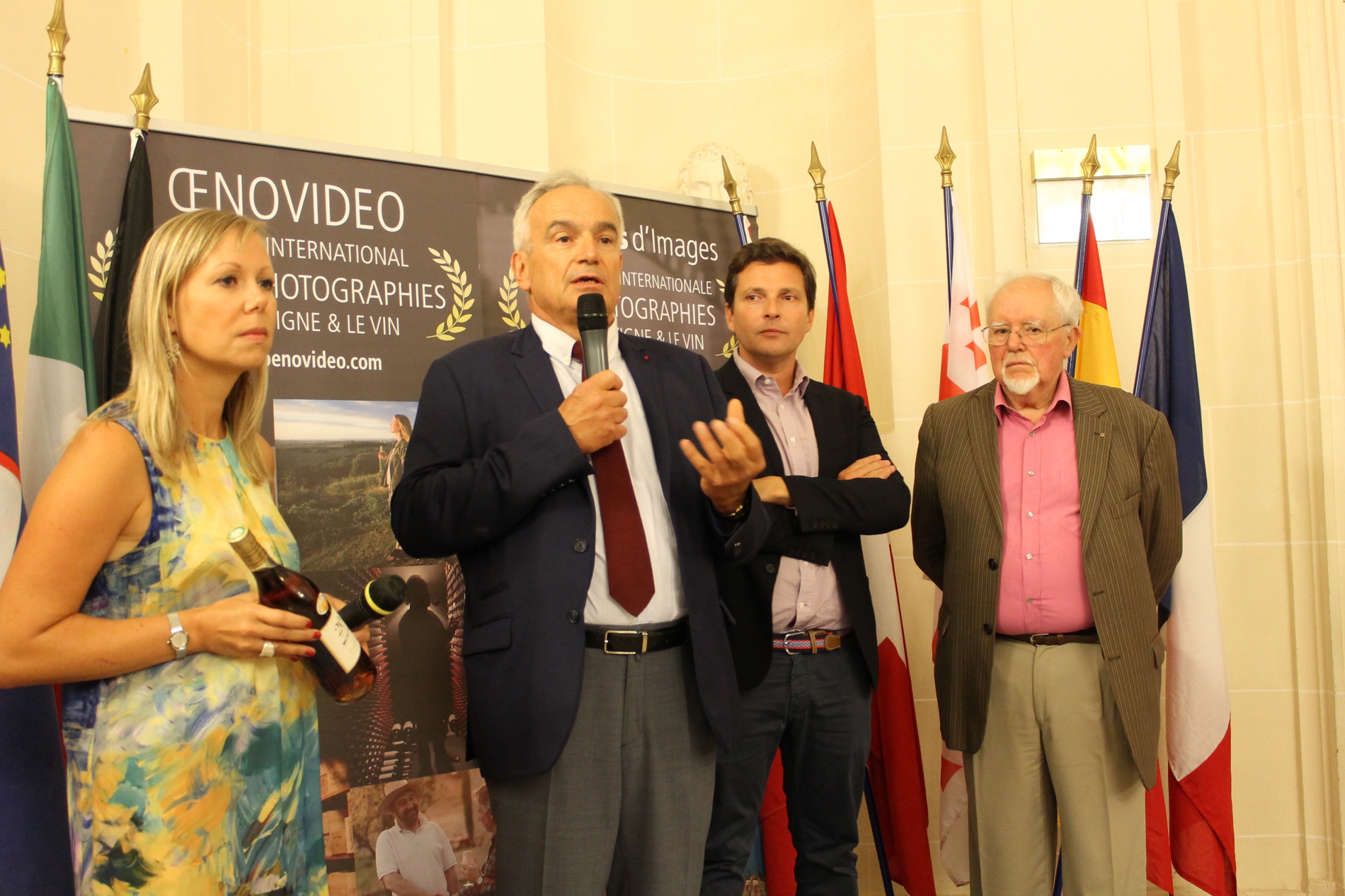 The Director General of the OIV takes part in the trophy presentation of the 2016 Oenovidéo Festival