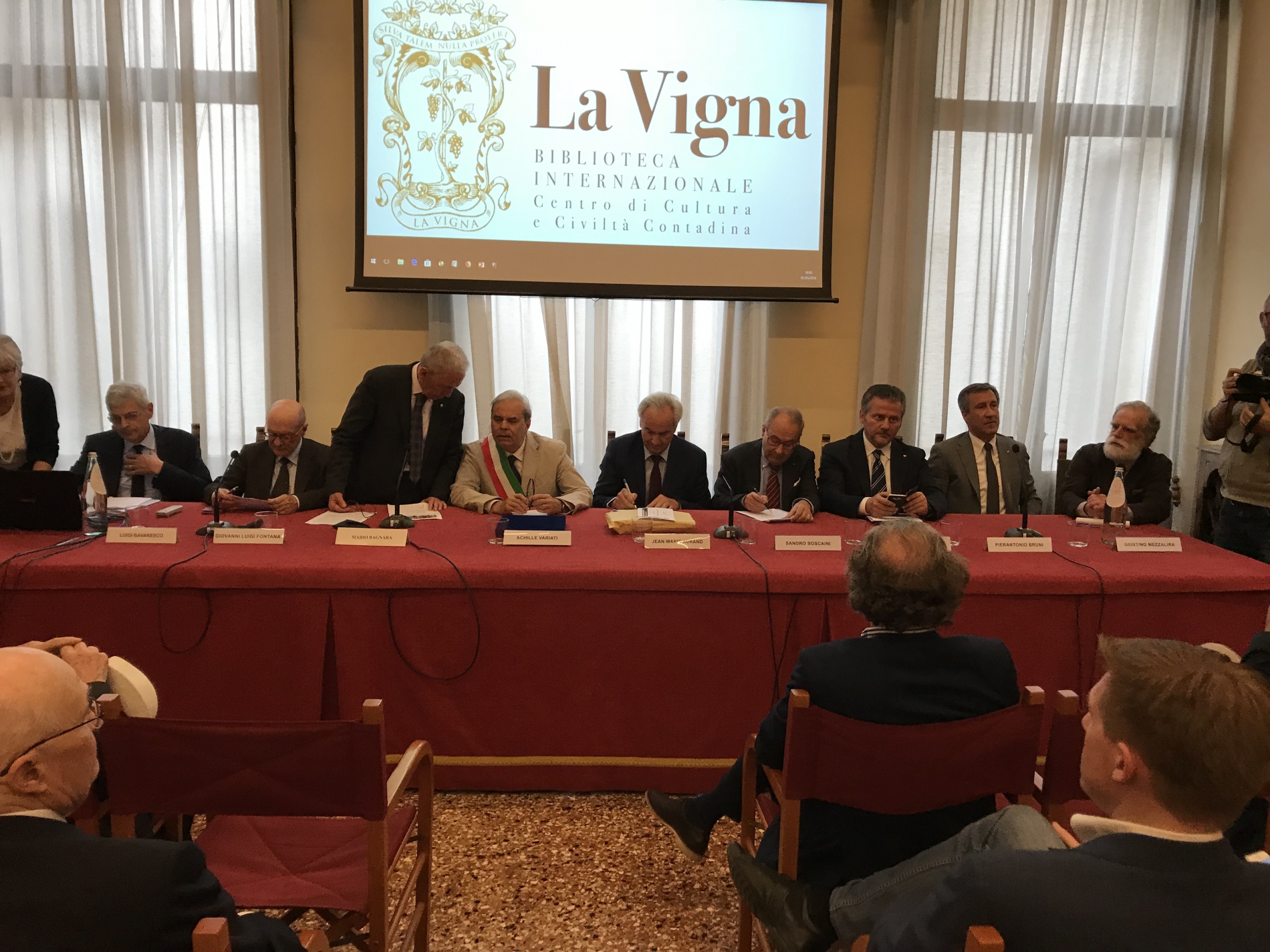 Conference of the Director General of the OIV at the International Library "La Vigna" in Vicenza (Italy)